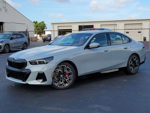 Used 2026 BMW 530i w/ M Sport Package RWD image 1