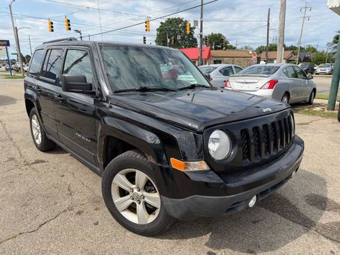 Used 2014 Jeep Patriot Latitude AWD/4WD image 3