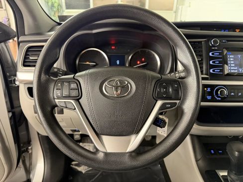 Used 2016 Toyota Highlander LE w/ Protection Package #3 AWD/4WD image 17