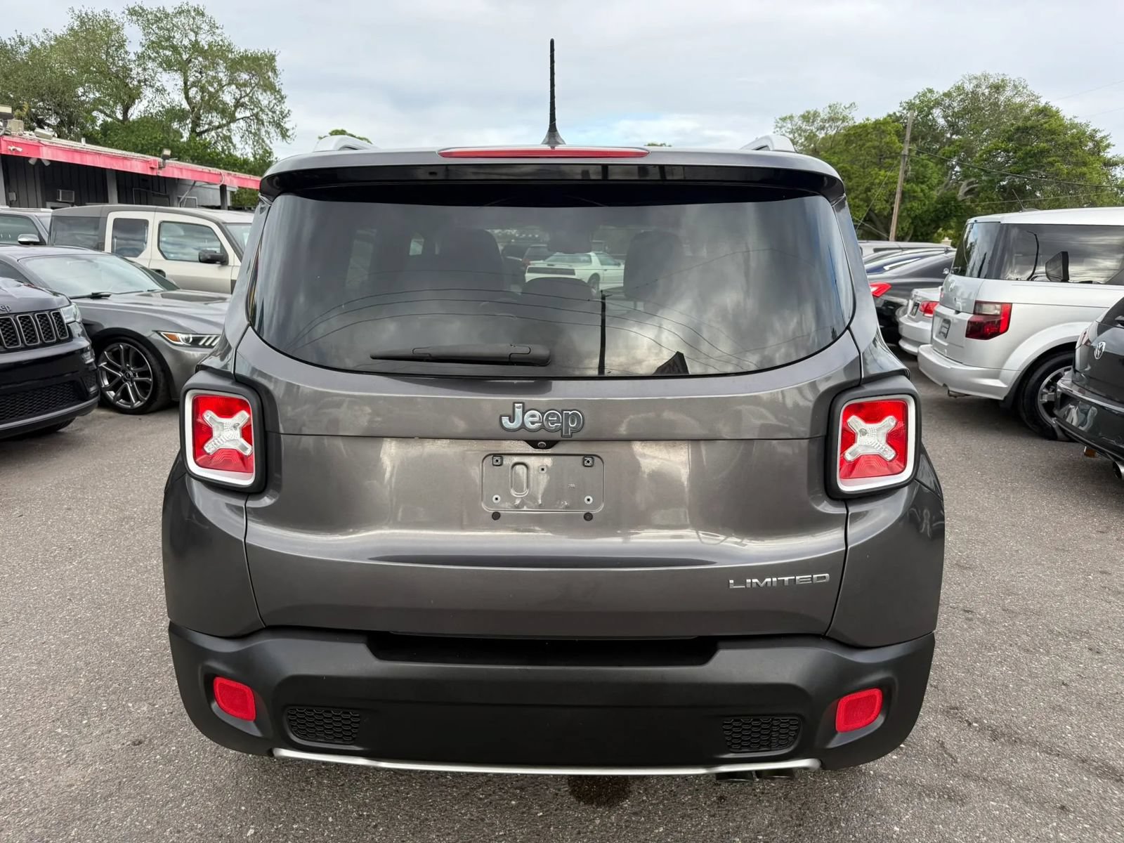 Used 2017 Jeep Renegade Limited FWD image 6