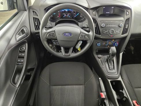 Used 2018 Ford Focus SE FWD image 24