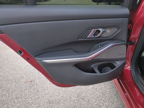 Used 2025 BMW 330i Sedan w/ M Sport Package image 30