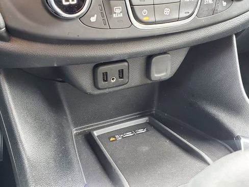 Certified 2023 Chevrolet Traverse LT FWD image 34