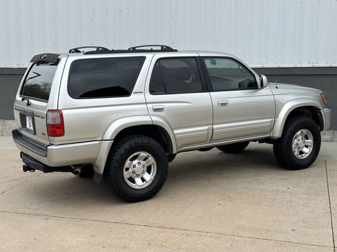 Used 2000 Toyota 4Runner Limited image 24