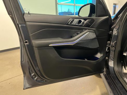 Used 2022 BMW X5 xDrive40i w/ M Sport Package image 29