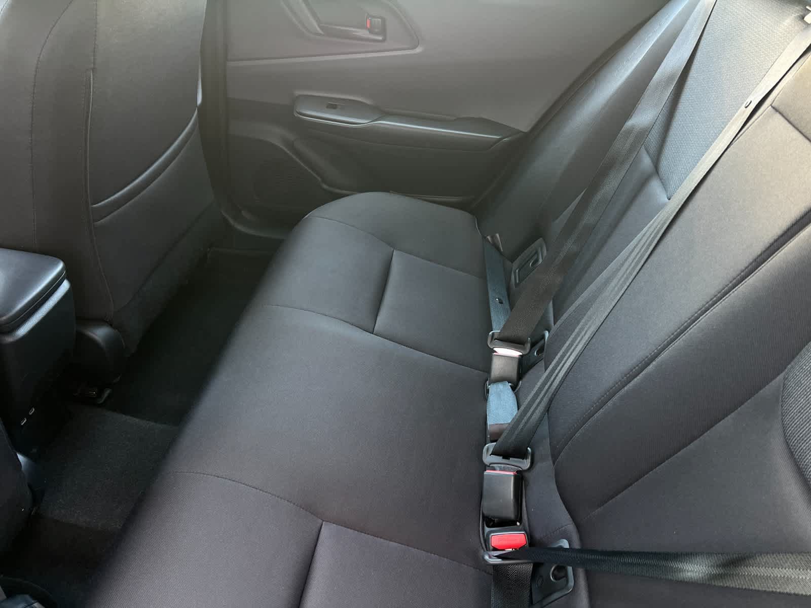 Used 2023 Toyota Prius LE FWD image 5