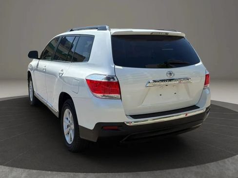 Used 2012 Toyota Highlander SE FWD image 8