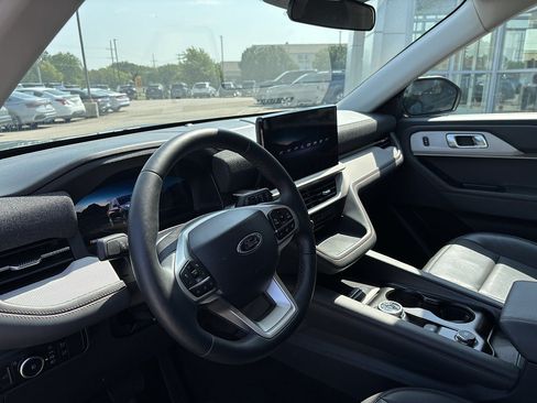 Used 2025 Ford Explorer Active w/ Active Comfort Package AWD/4WD image 10