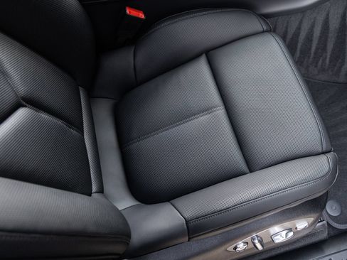 Certified 2026 Porsche Macan AWD/4WD image 45