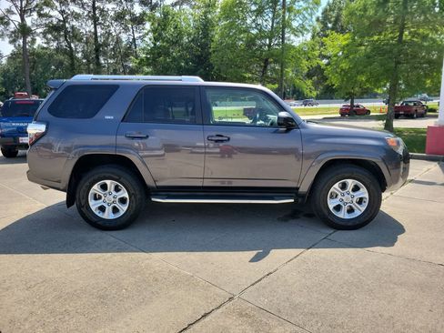 Used 2018 Toyota 4Runner SR5 RWD image 8