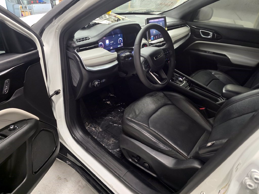 Used 2023 Jeep Compass Limited w/ Elite Group AWD/4WD image 15