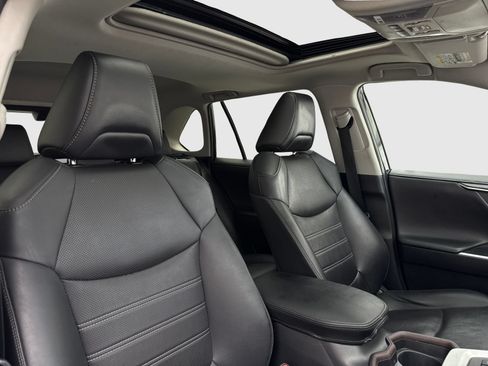 Used 2019 Toyota RAV4 Limited w/ Advanced Technology Package AWD/4WD image 40