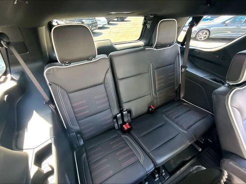 Used 2025 GMC Yukon AT4 Ultimate w/ LPO, Floor Liner Package AWD/4WD image 26
