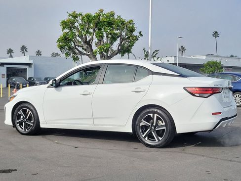 Used 2024 Nissan Sentra SV image 3