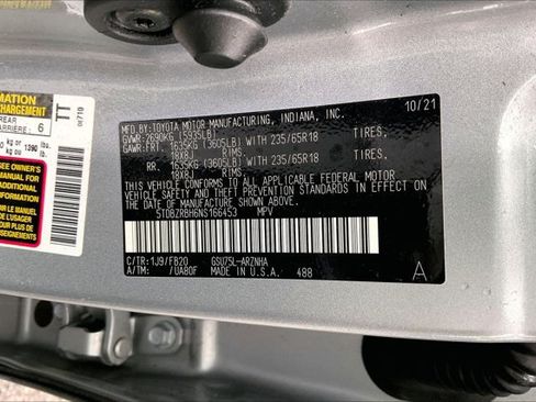 Used 2022 Toyota Highlander LE AWD/4WD image 32