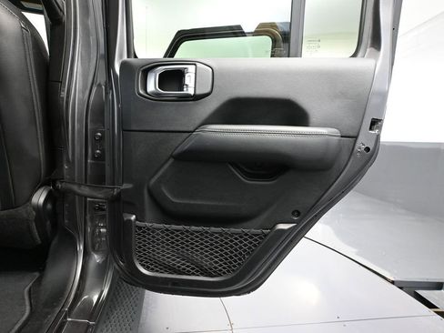 Used 2018 Jeep Wrangler Unlimited Sahara image 42