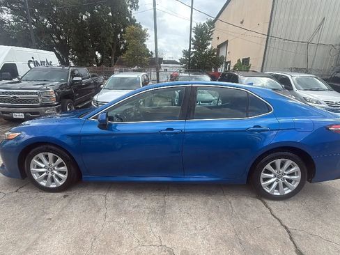 Used 2019 Toyota Camry LE image 4