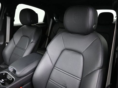 Certified 2023 Porsche Cayenne S Platinum AWD/4WD image 5