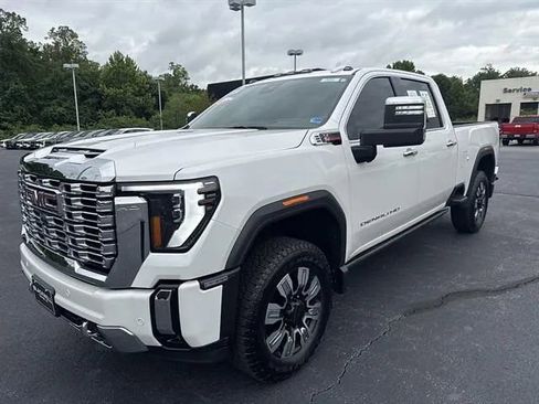 Used 2024 GMC Sierra 2500 Denali w/ Denali Reserve Package AWD/4WD image 3