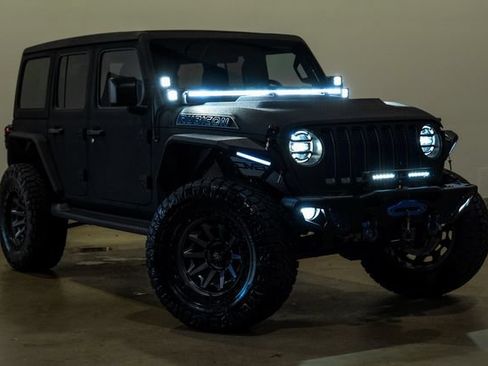 Used 2022 Jeep Wrangler Unlimited Rubicon w/ Cold Weather Group AWD/4WD image 2