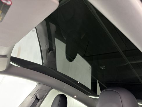 Used 2024 Tesla Model Y Long Range AWD/4WD image 22