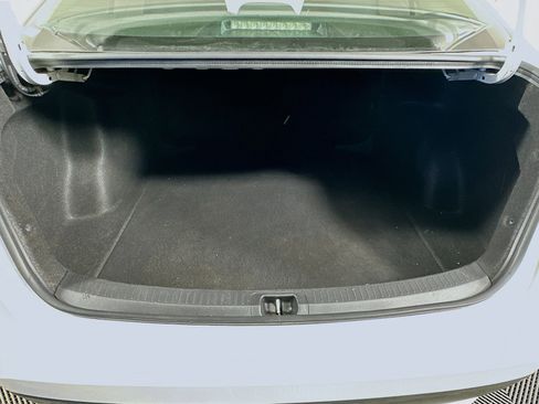 Used 2021 Toyota Corolla LE image 26