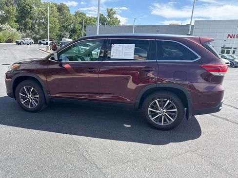 Used 2019 Toyota Highlander XLE AWD/4WD image 6