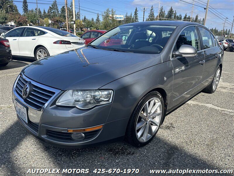 Used 2008 Volkswagen Passat VR6 FWD image 3