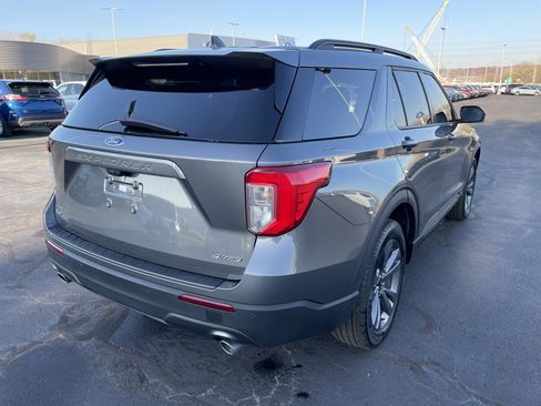 Used 2023 Ford Explorer XLT w/ Equipment Group 202A image 8