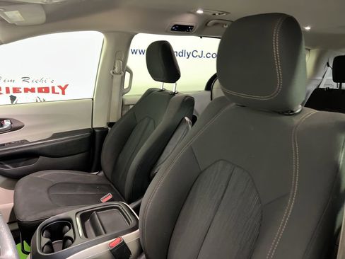 Used 2019 Chrysler Pacifica Touring Plus image 18