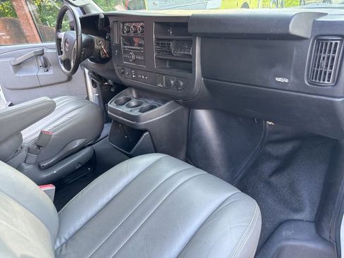 Used 2018 GMC Savana 2500 w/ Communications Package RWD image 7