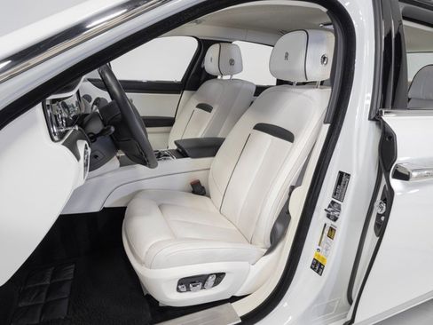 Used 2022 Rolls-Royce Ghost w/ Ghost Package AWD/4WD image 3