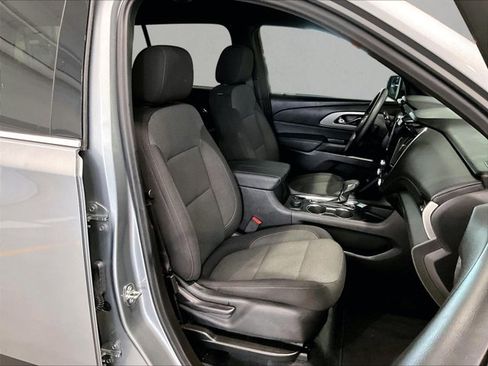 Used 2023 Chevrolet Traverse LT FWD image 9