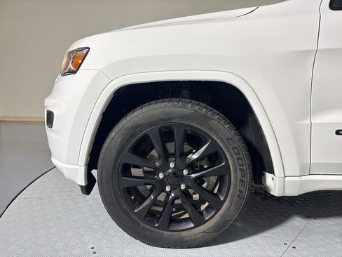 Used 2020 Jeep Grand Cherokee Altitude image 11