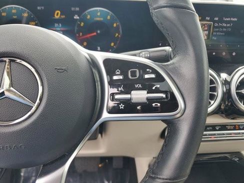 Used 2023 Mercedes-Benz GLB 250 w/ Premium Package image 28