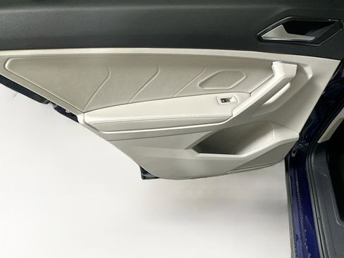 Used 2024 Volkswagen Tiguan SE FWD image 24