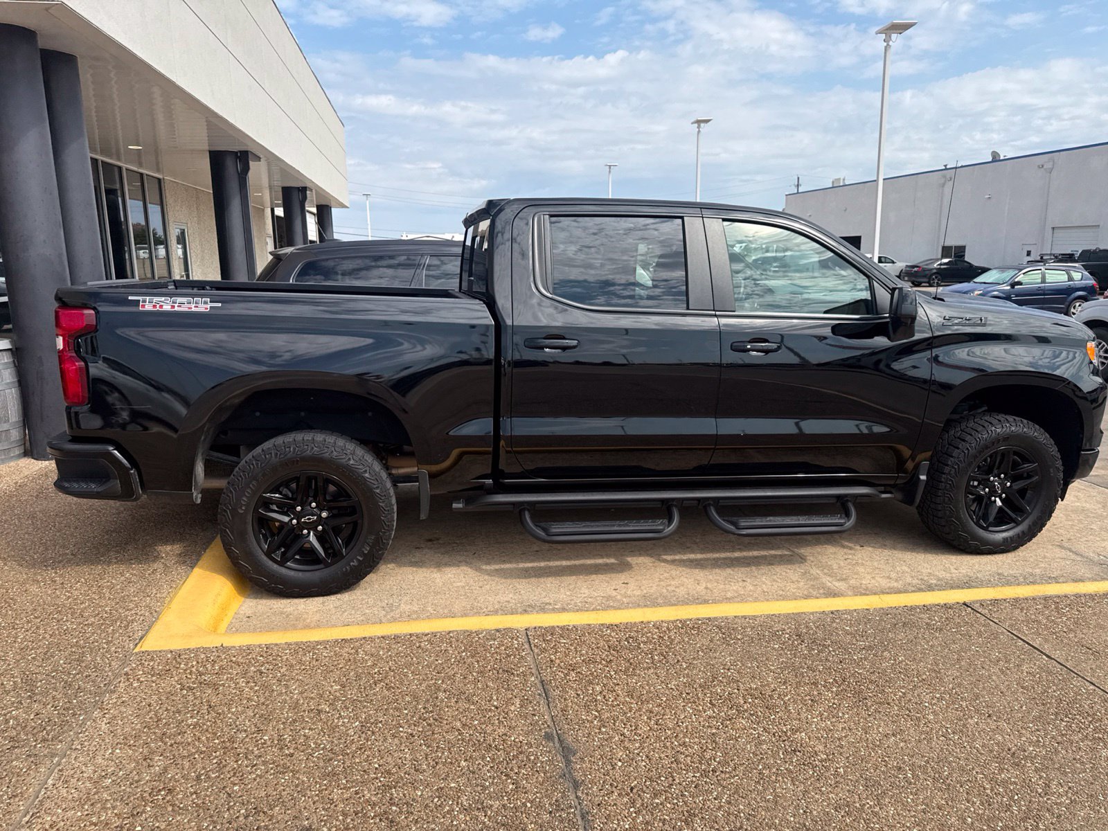 Used 2024 Chevrolet Silverado 1500 LT Trail Boss w/ LT Trail Boss Premium Package AWD/4WD image 19