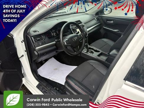 Used 2016 Toyota Camry SE FWD image 9