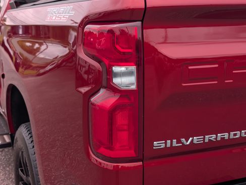 Used 2022 Chevrolet Silverado 1500 LT Trail Boss w/ LT Trail Boss Premium Package AWD/4WD image 12