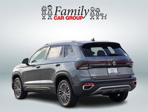 New 2025 Volkswagen Taos SE image 3