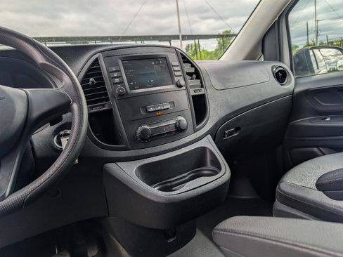 Used 2022 Mercedes-Benz Metris image 25