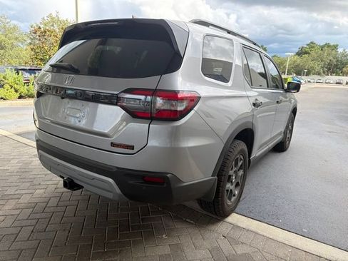 Certified 2025 Honda Pilot TrailSport image 5