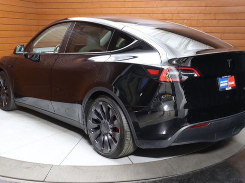Used 2023 Tesla Model Y Performance image 21