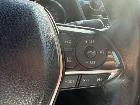 Used 2018 Toyota Camry XSE FWD image 28