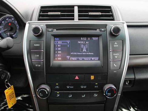 Used 2017 Toyota Camry LE FWD image 12