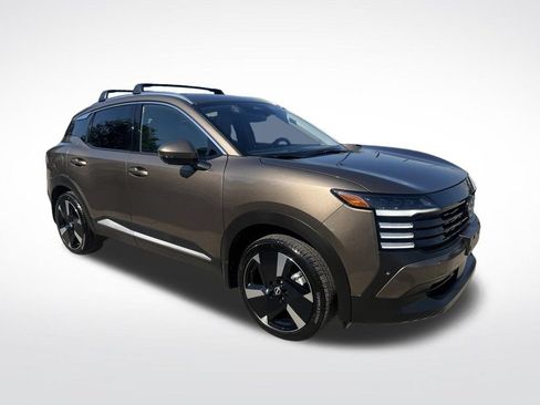 Certified 2025 Nissan Kicks SR w/ SR Premium Package AWD/4WD image 3