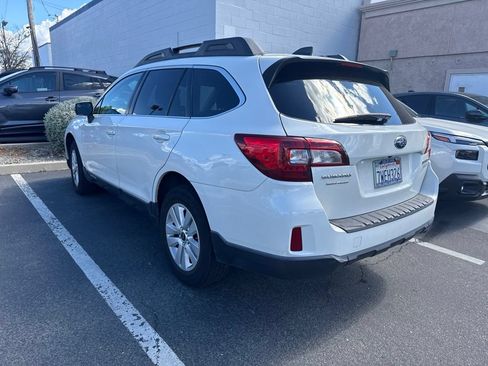 Used 2017 Subaru Outback 2.5i Premium AWD/4WD image 3
