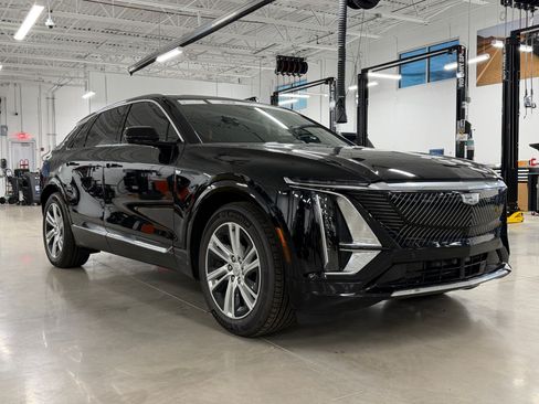 Certified 2024 Cadillac Lyriq Tech RWD image 7