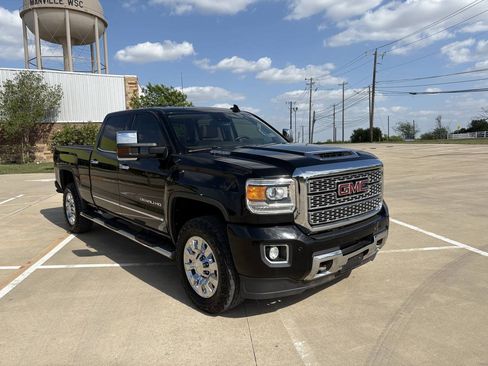 Used 2019 GMC Sierra 2500 Denali w/ Duramax Plus Package AWD/4WD image 7