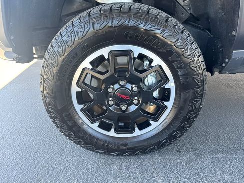 Used 2025 Toyota Tacoma TRD Off-Road AWD/4WD image 26